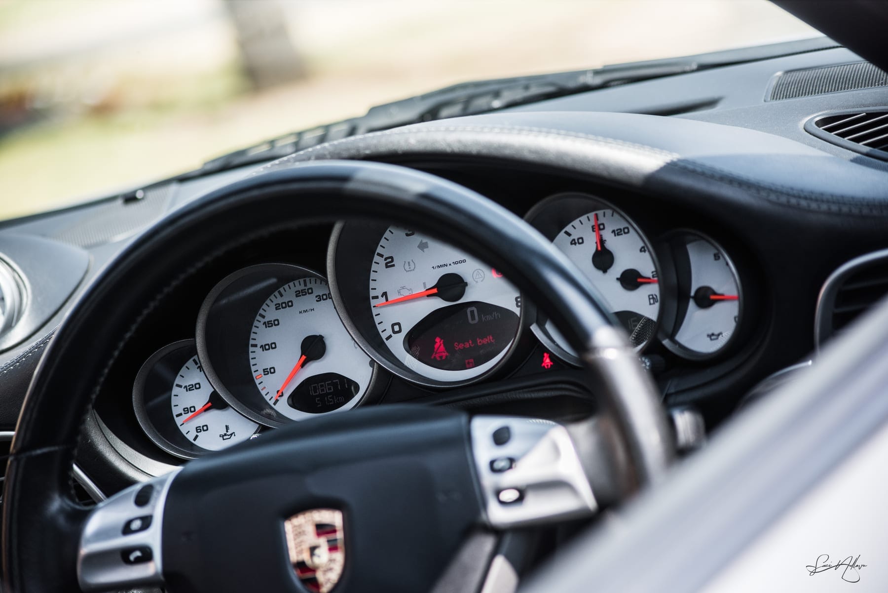 Porsche 911 gauges through the steering wheel